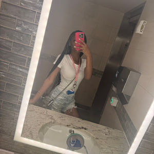 Meet your Posher, Niya